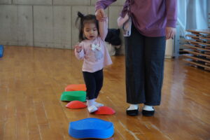 あそびにおいでよ！～ちゃこ先生と親子ヨガをしよう～