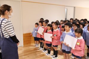 【年長組】　給食の先生へお礼を言いに行きました♪